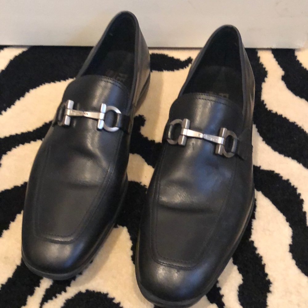 Ferragamo men’s loafer black leather 7 Great condition